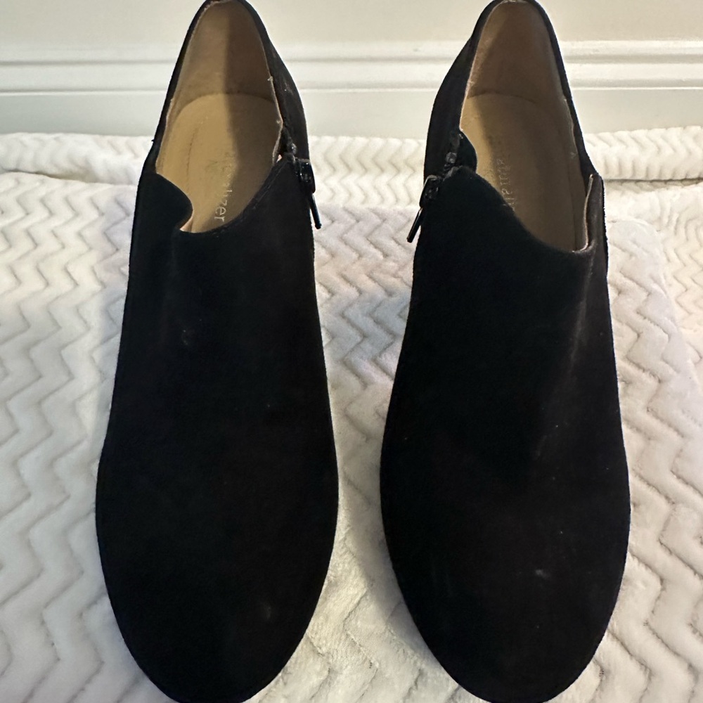 Naturalizer Black Ankle Booties Suede Minimalist Design